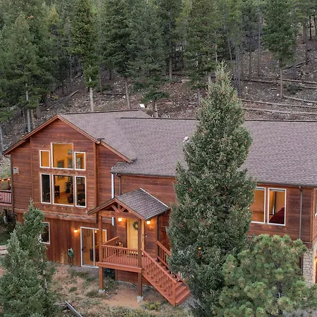 Best Views! Luxury Mountain Home - Saltwater Hottub, Firepit, Bbq- Close To Trails, Red Rocks